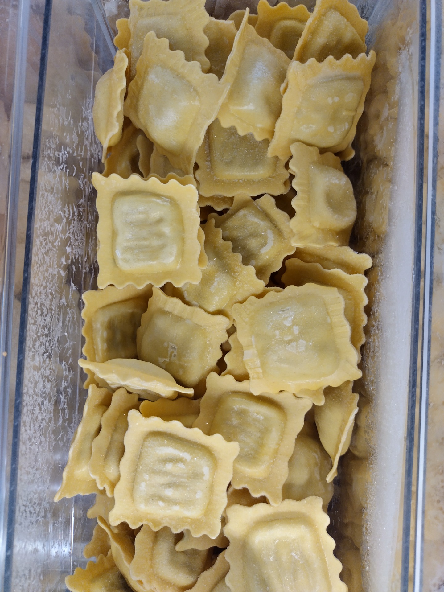 TUOREPASTA RAVIOLI TÄYTELÄISELLÄ VIHANNESTÄYTTEELLÄ