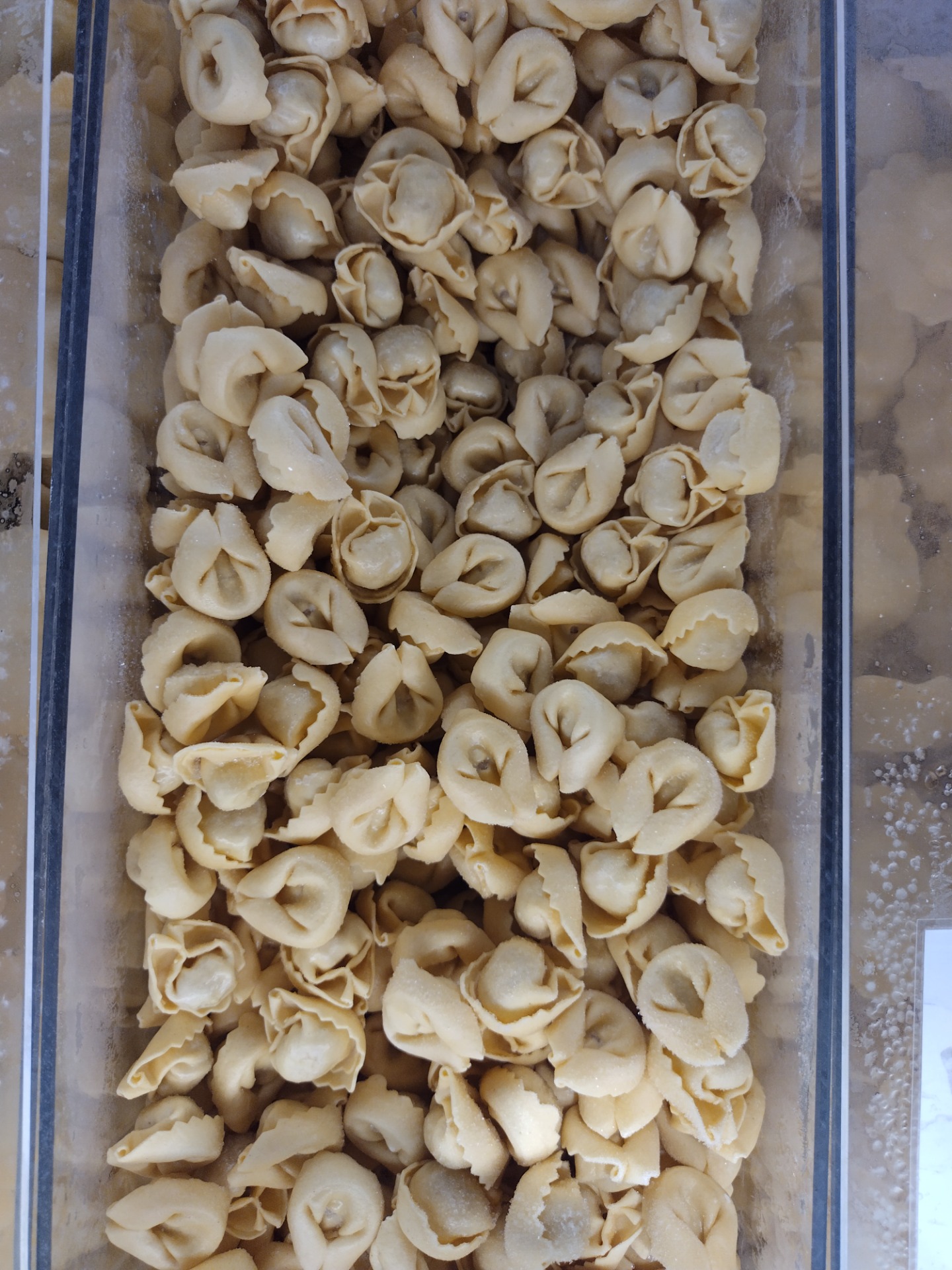 TUOREPASTA CAPPELLETTO ILMAKUIVATULLA KINKKUTÄYTTEELLÄ 