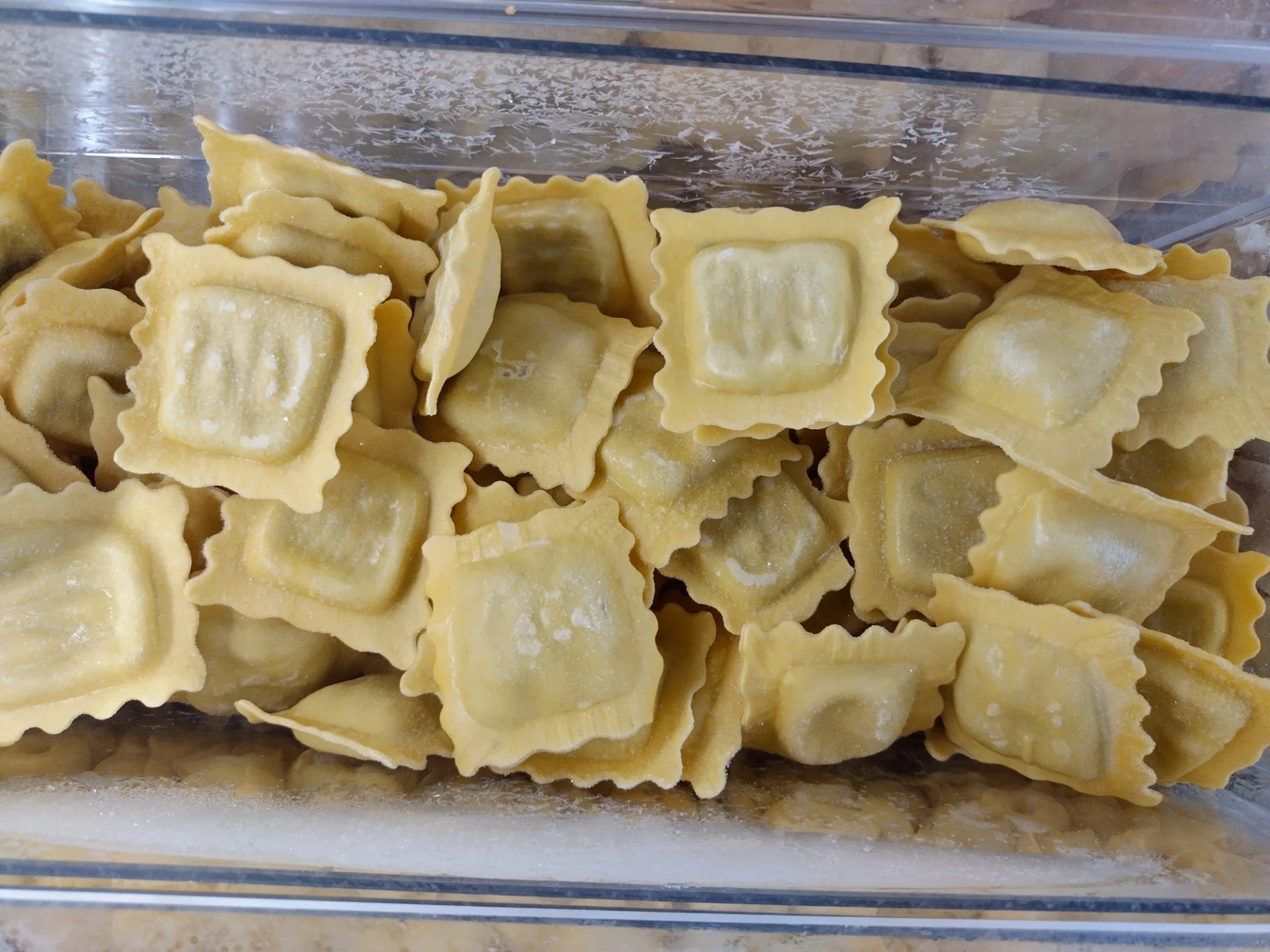 TUOREPASTA RAVIOLI TÄYTELÄISELLÄ VIHANNESTÄYTTEELLÄ