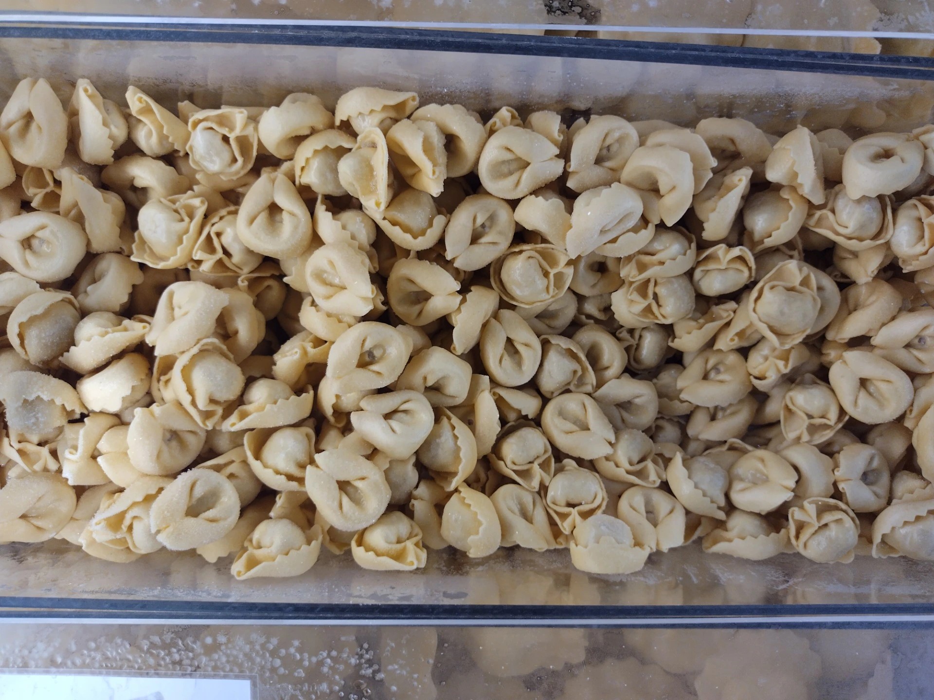 TUOREPASTA CAPPELLETTO ILMAKUIVATULLA KINKKUTÄYTTEELLÄ 